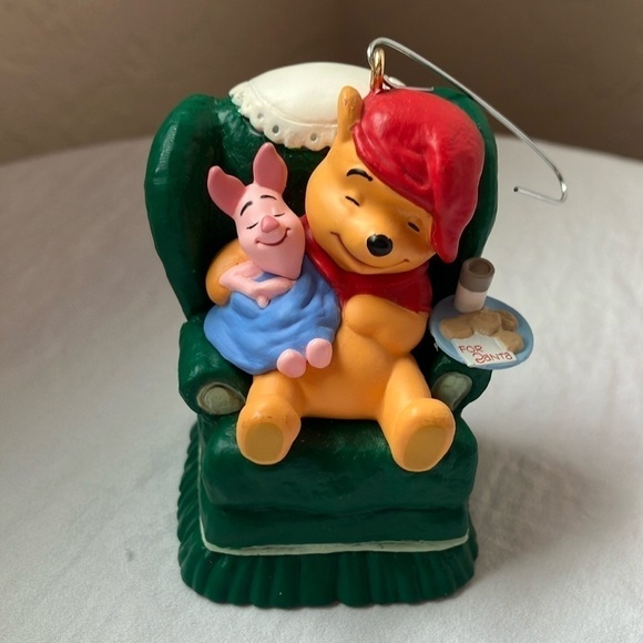 Hallmark: 1997 Waitin’ on Santa Winnie the Pooh Keepsake Ornament - Picture 1 of 9